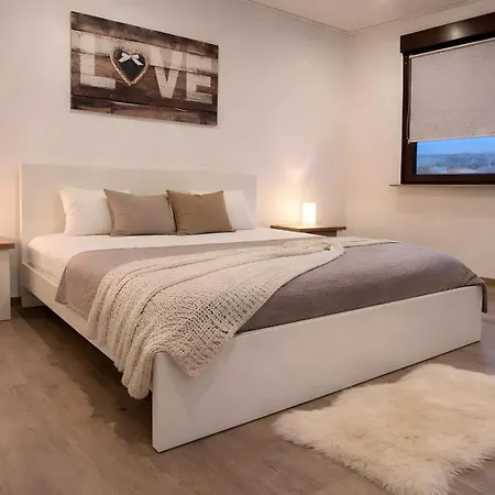 بيت للعطل Fuer 4 Personen 110 M² Kestert